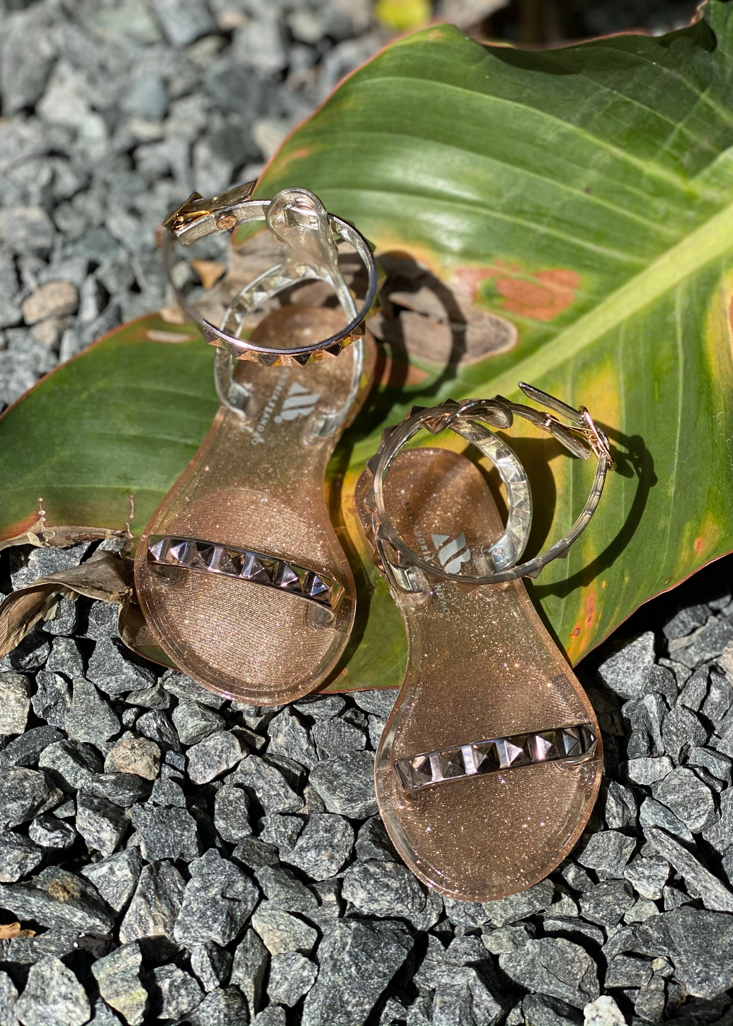 Aria kid's girl rose gold sandals. Kid's gold shoes. Kid's rose gold jelly sandal. Kid's rose gold waterproof sandals. Kid's rose gold waterproof shoes. mommy and me rose gold sandals