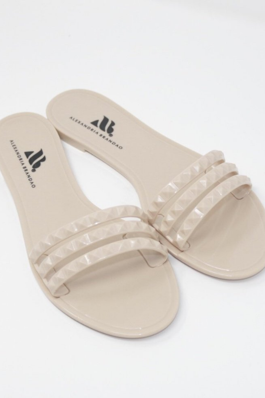 CLOSE UP OF NUDE FASHION SLIDES BY SHOES BY Alexandria Brandao WOMENS SHOES AND SANDALS FOR SUMMER AND MOMMY AND ME OUTFITS