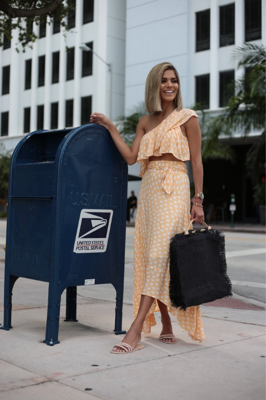 WOMEN WEARING SHOES BY Alexandria Brandao WOMENS FASHION SANDALS AND SLIDES FOR EVERYDAY FASHION AND MOMMY AND ME OUTFITS
