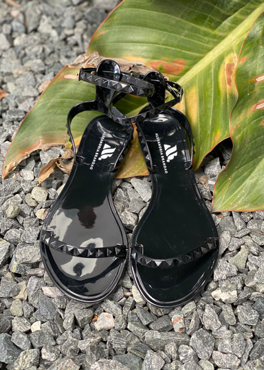 Waterproof women's jelly sandal Aria in black. Front view